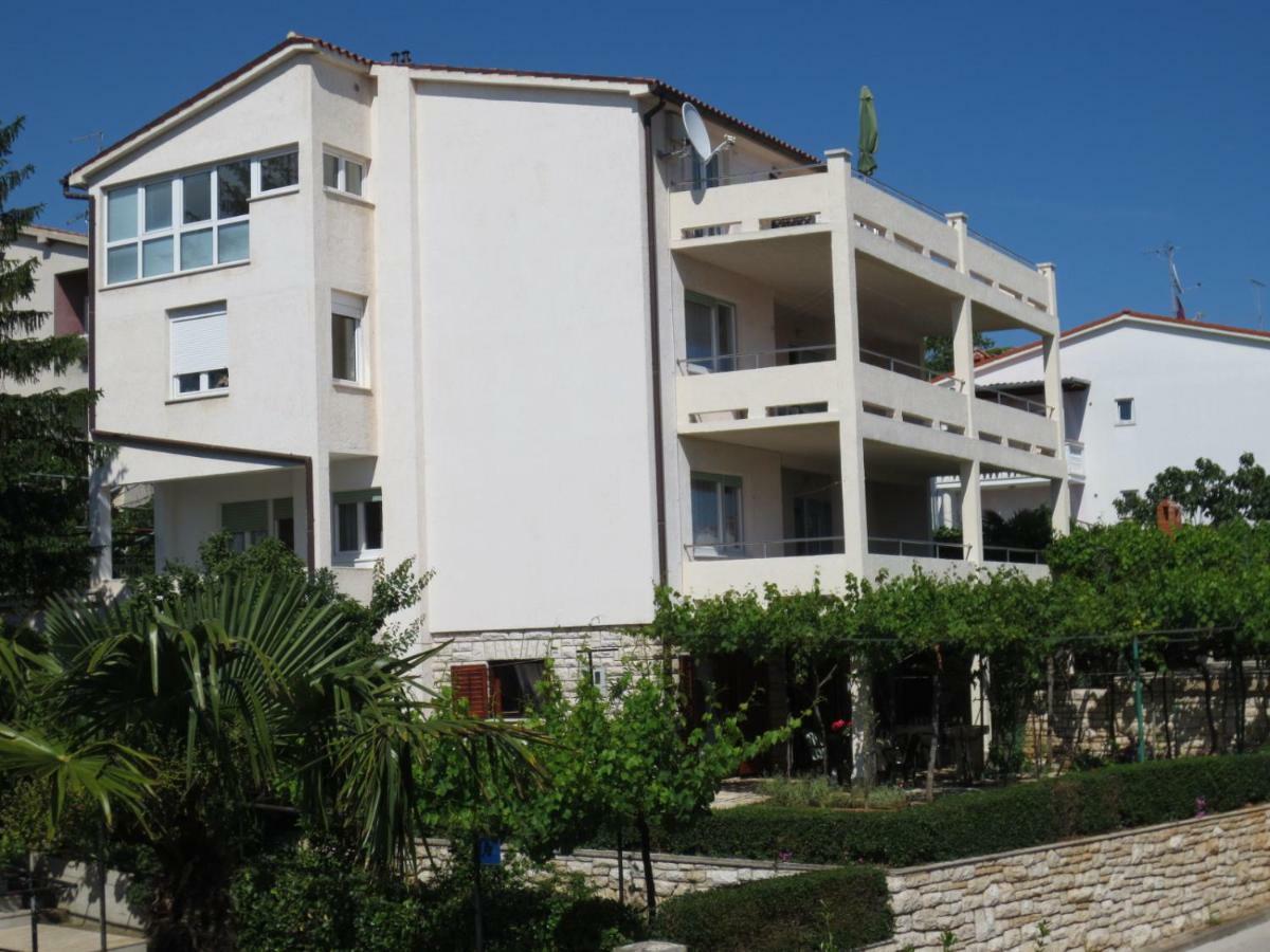 Apartment Petrinic V Pula Exterior photo