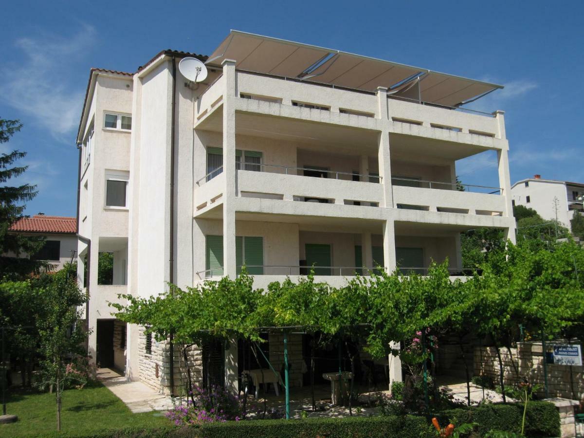 Apartment Petrinic V Pula Exterior photo