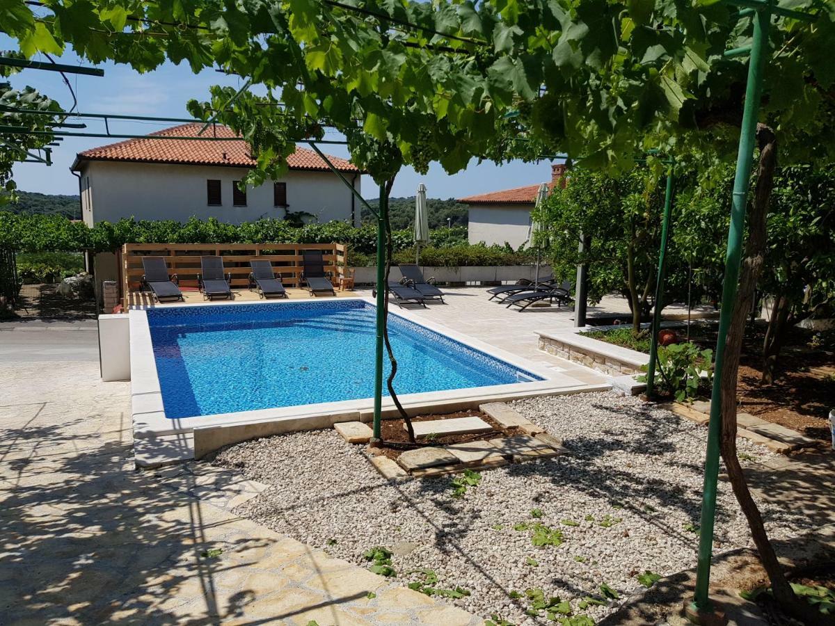 Apartment Petrinic V Pula Exterior photo