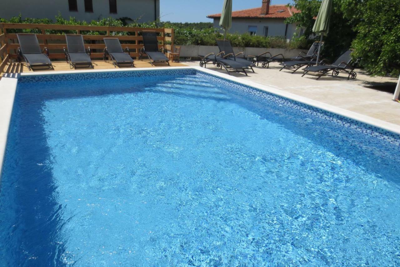 Apartment Petrinic V Pula Exterior photo